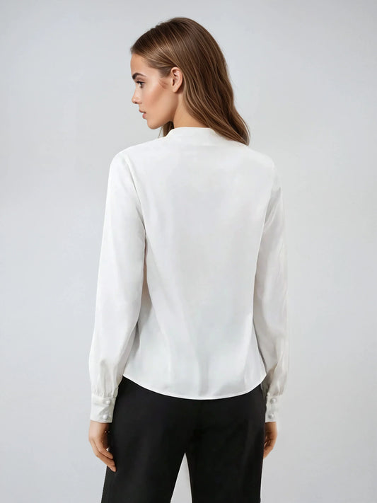 Blusa Satinada de Manga Larga con Escote en V Profundo