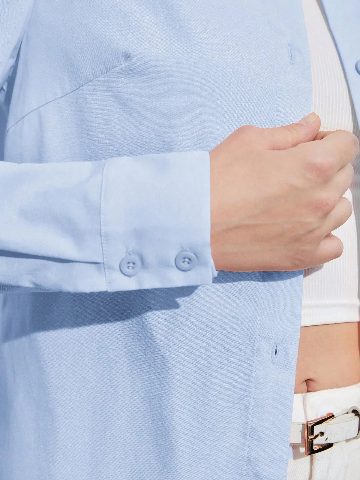 Camicia blu a maniche lunghe con collo alto