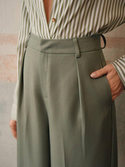Wide-Leg Pleated Trousers with Zipper