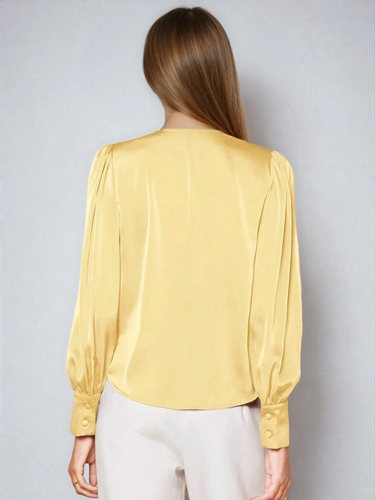 Blusa Satinada con Cuello en V y Mangas Abullonadas