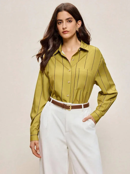 Camicia con colletto e tasche per l'ufficio