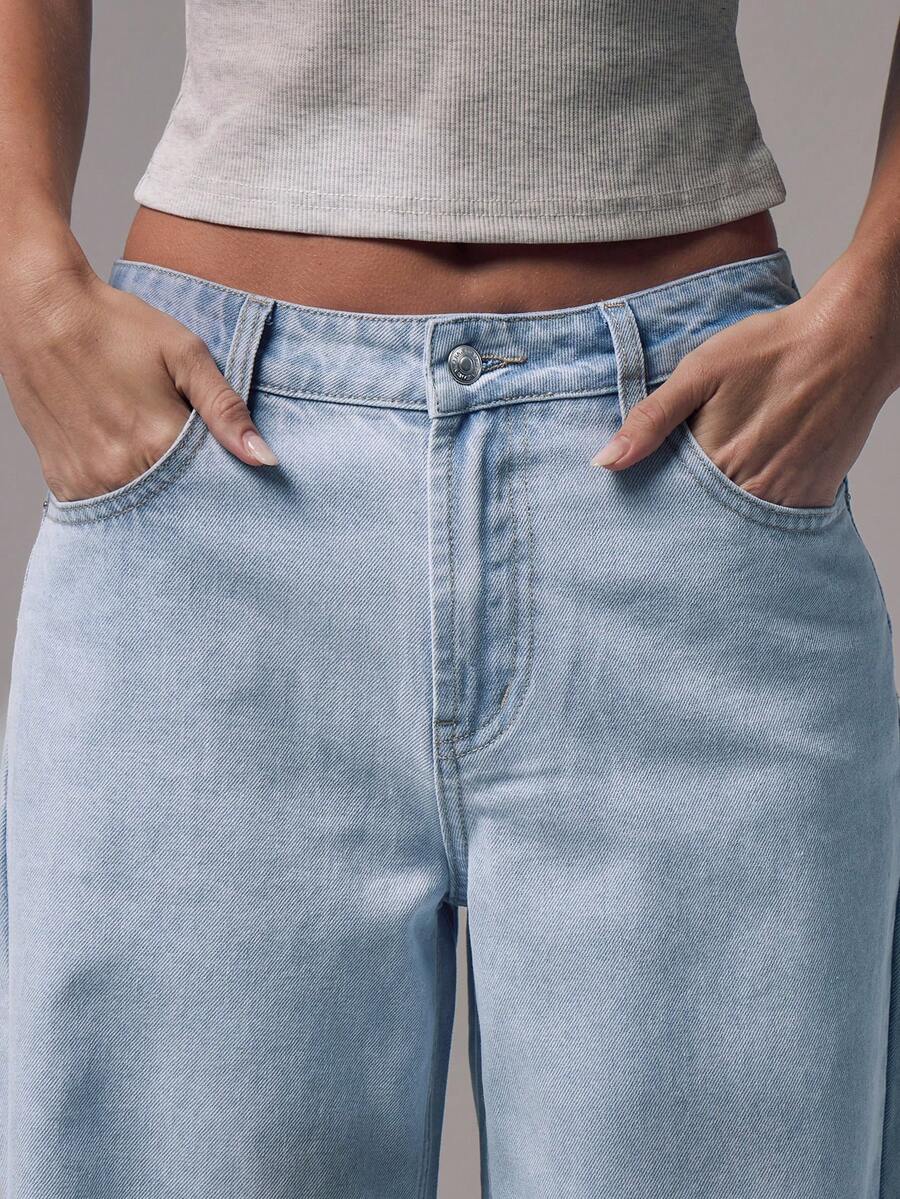 Jeans de Pierna Ancha y Tiro Medio con Botones Plateados