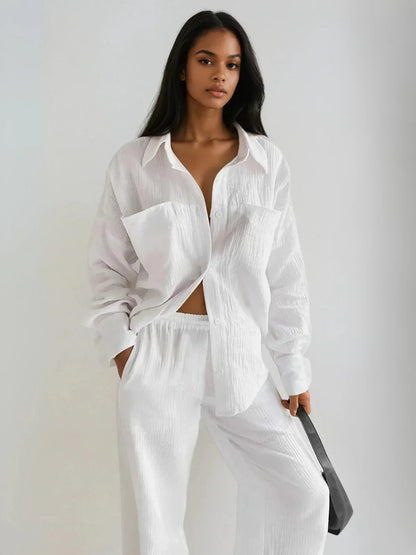 Completo in cotone composto da camicia e pantaloni ampi