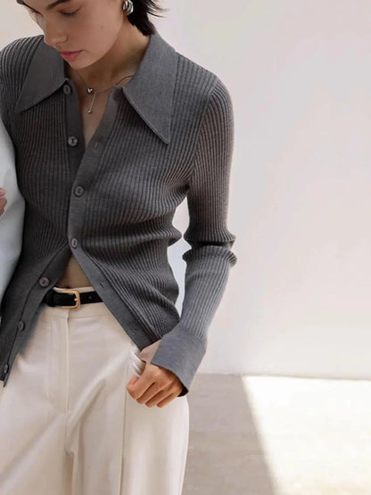 Cardigan Aderente a Coste con Revers Stile Old Money