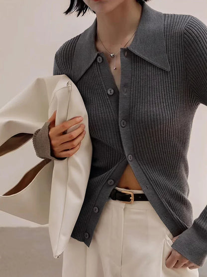 Cardigan Aderente a Coste con Revers Stile Old Money