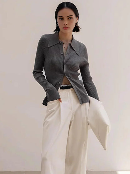 Cardigan Aderente a Coste con Revers Stile Old Money