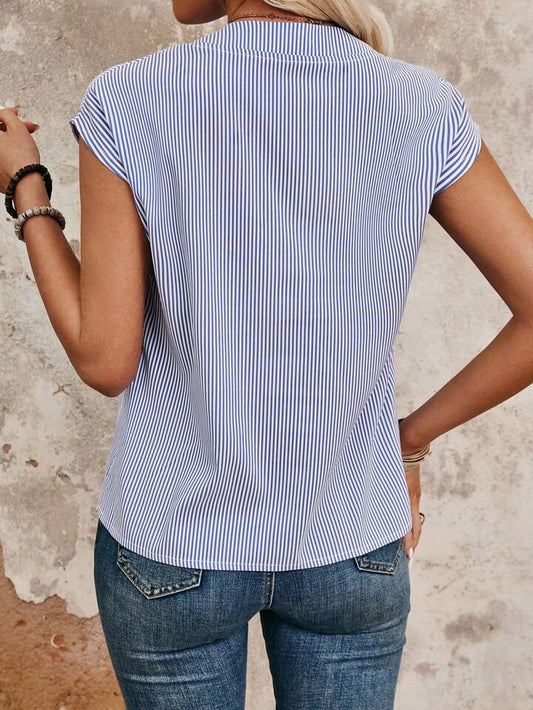 Blusa de Raya Diplomática con Cuello de Muesca