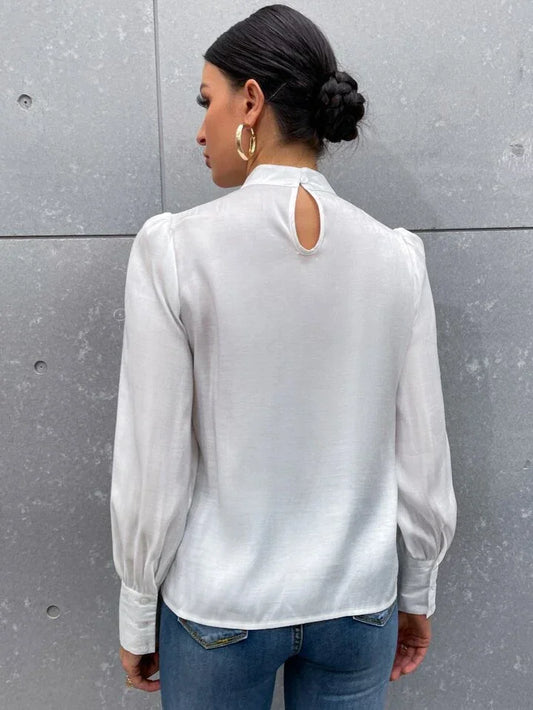Blusa Satinada de Estilo Francés con Lazo y Mangas Abullonadas