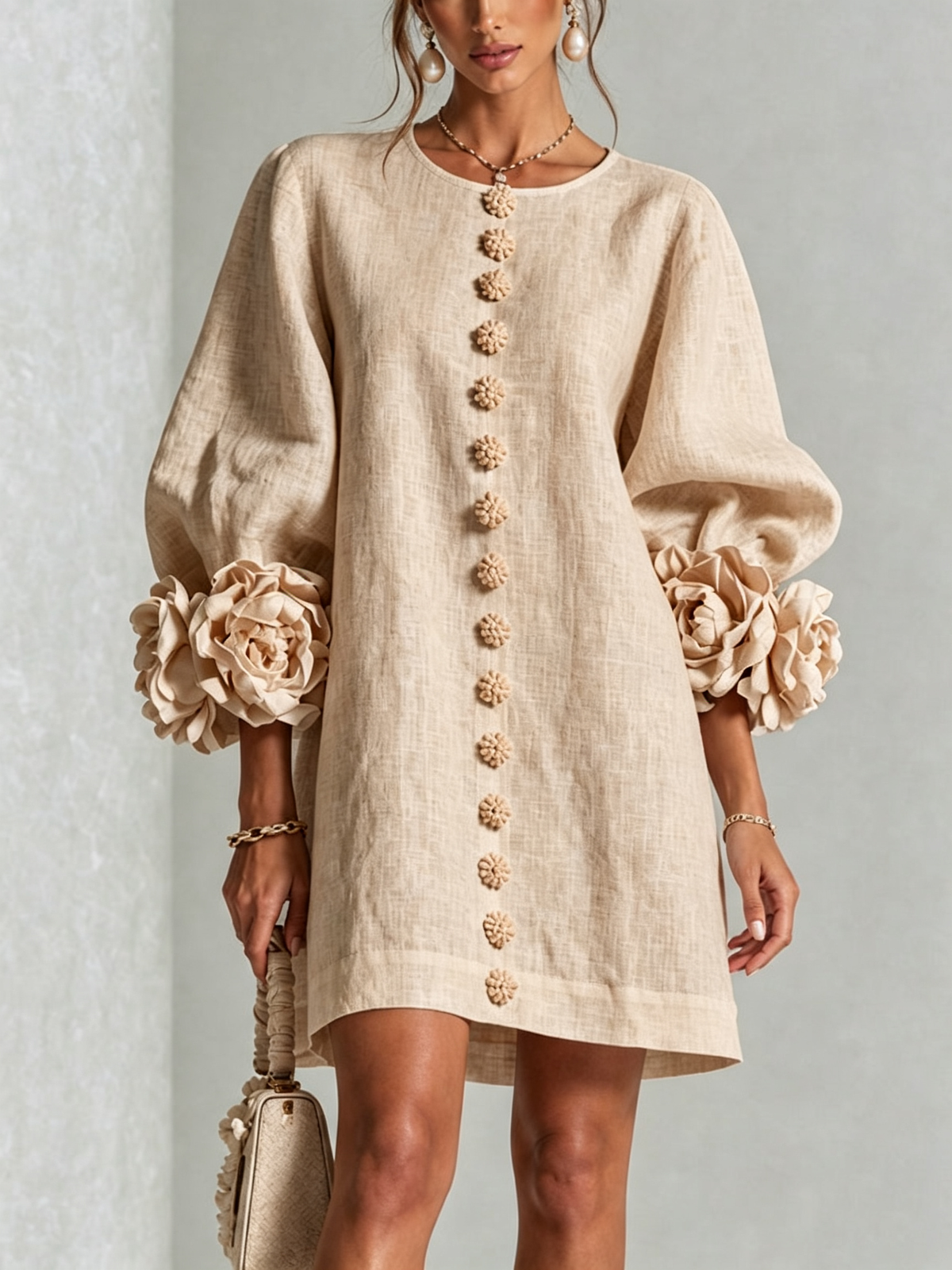 Mini Vestido Floral Blanco con Botones y Mangas Floreadas