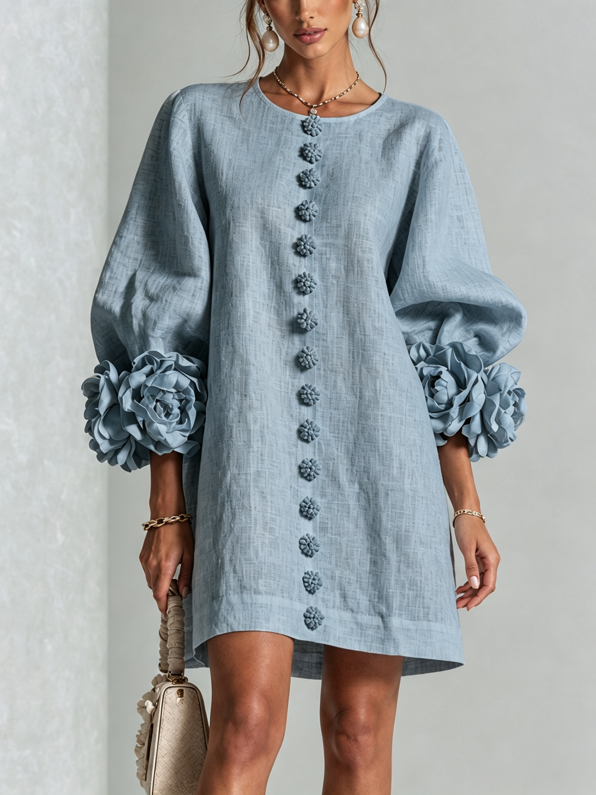 Mini Vestido Floral Blanco con Botones y Mangas Floreadas