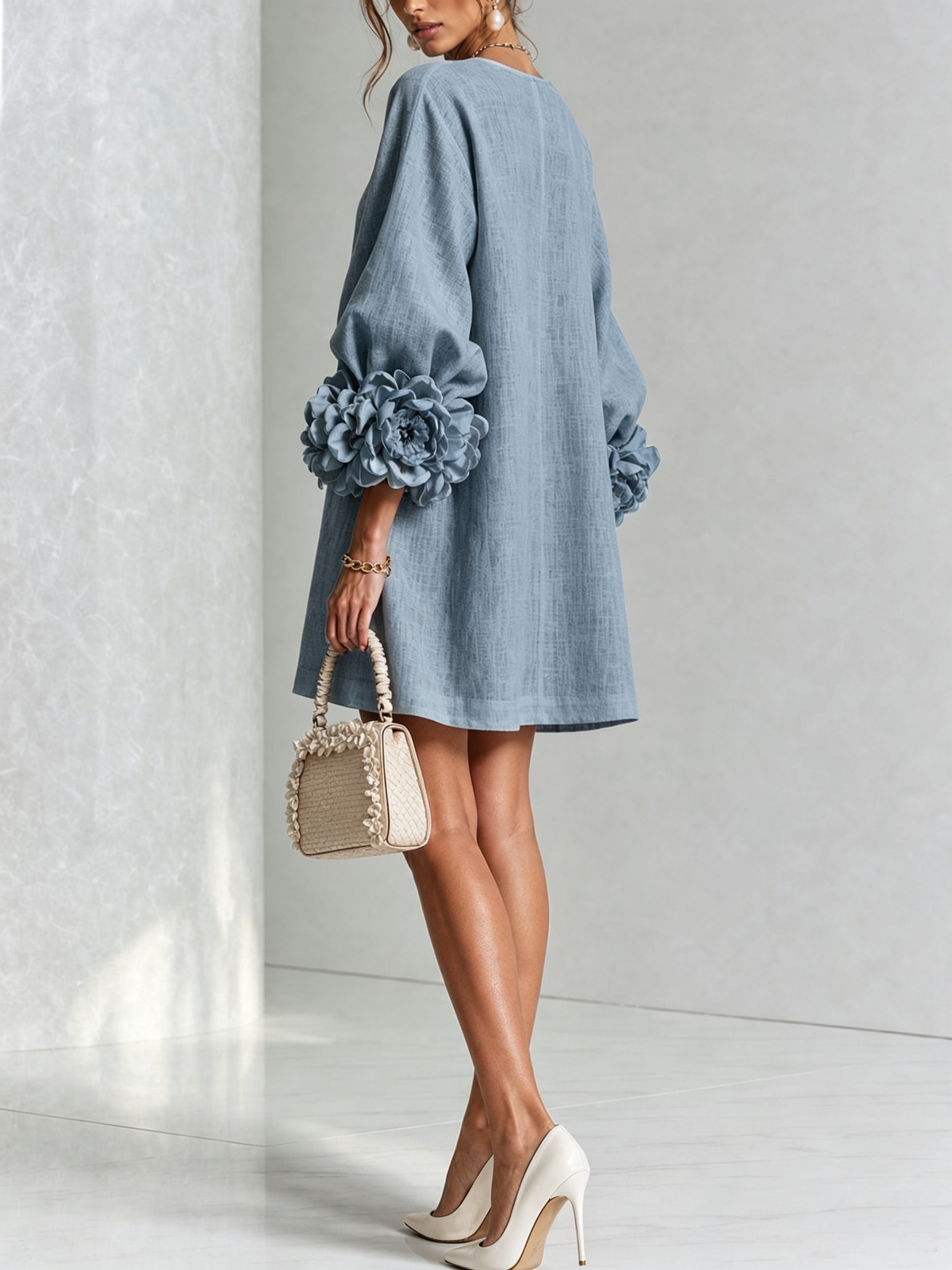 Mini Vestido Floral Blanco con Botones y Mangas Floreadas