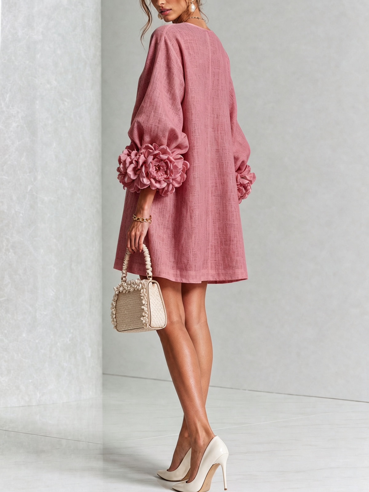 Mini Vestido Floral Blanco con Botones y Mangas Floreadas