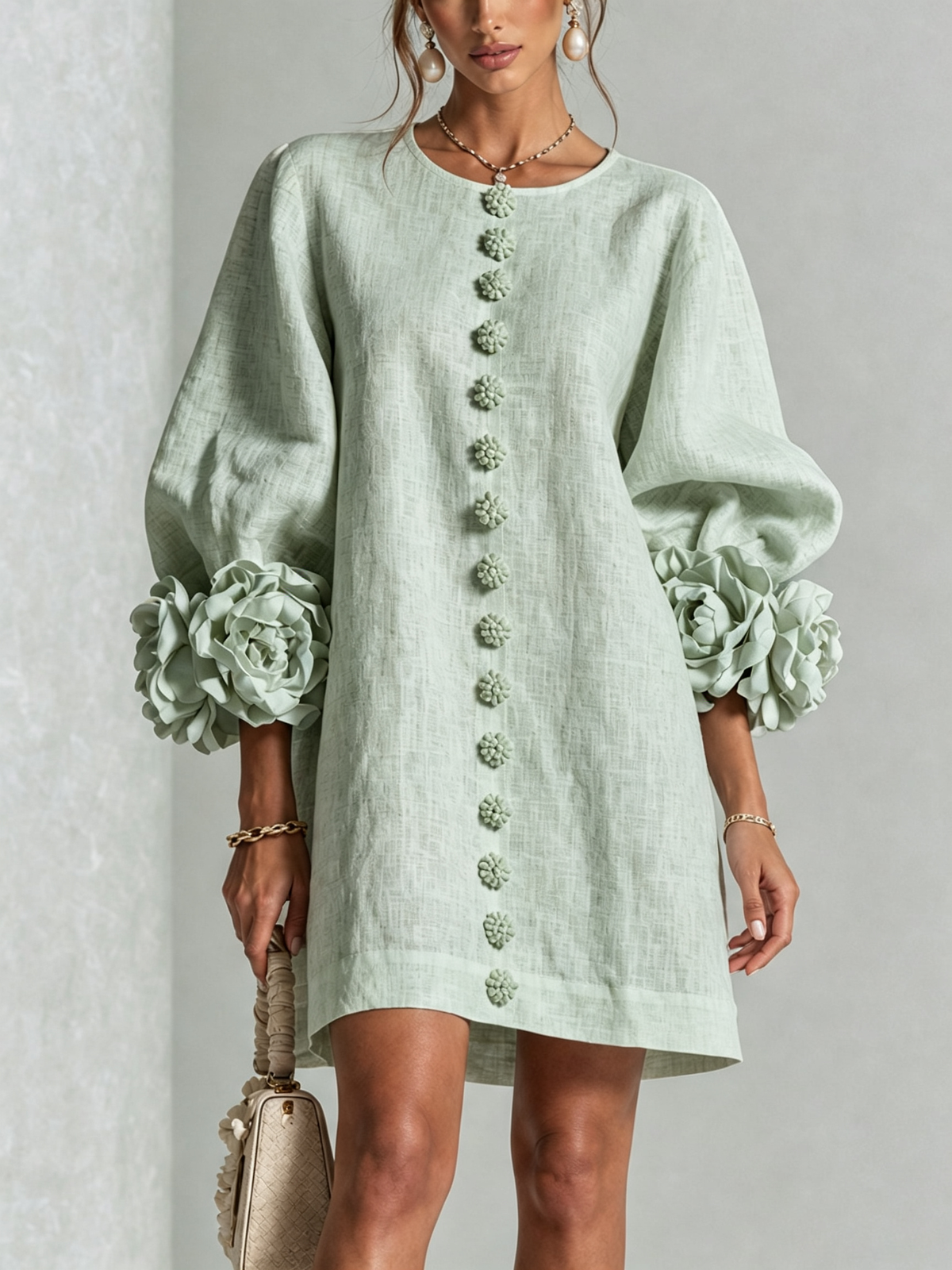 Mini Vestido Floral Blanco con Botones y Mangas Floreadas