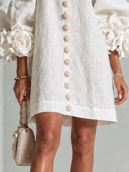 Mini Vestido Floral Blanco con Botones y Mangas Floreadas