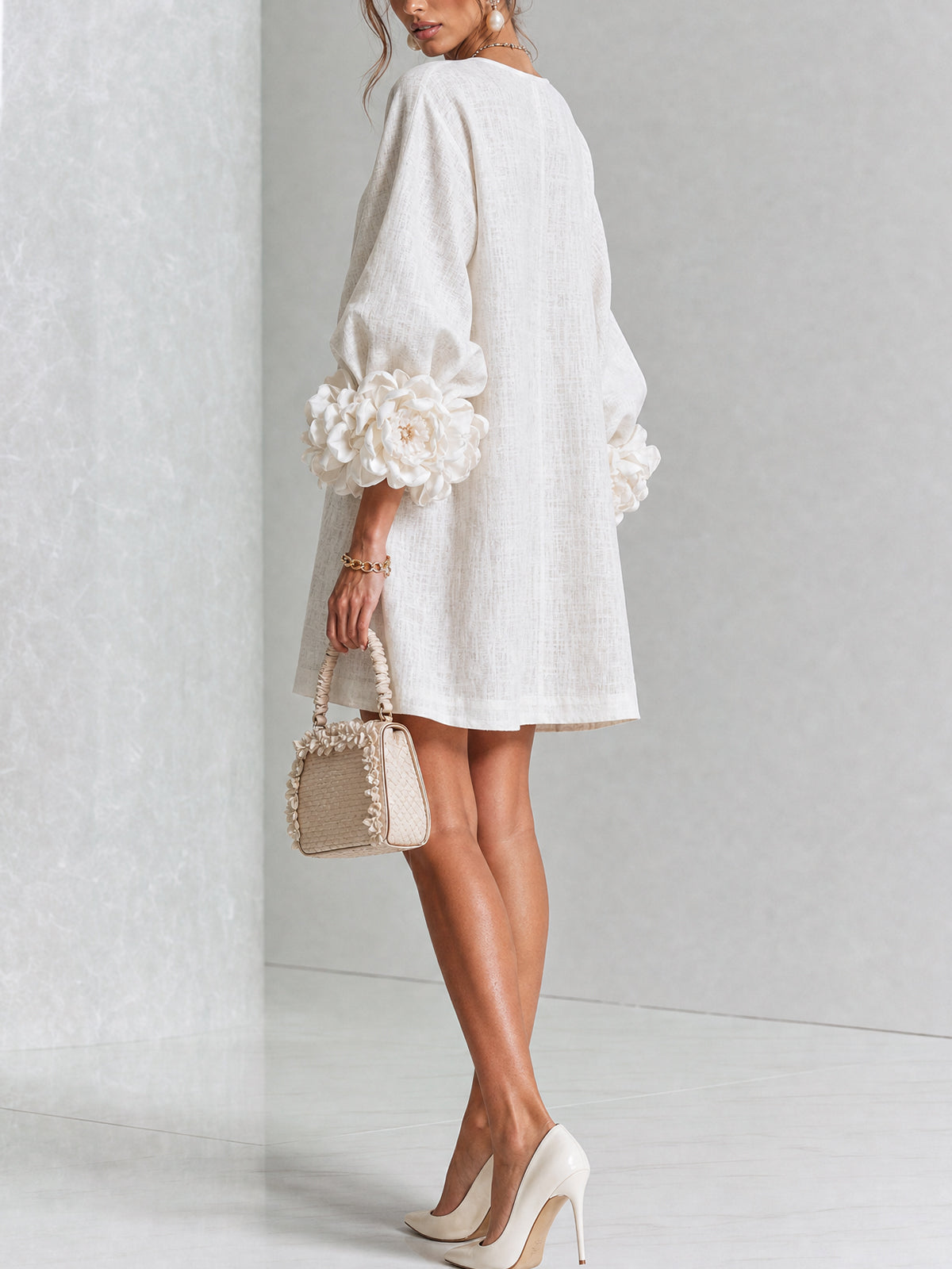 Mini Vestido Floral Blanco con Botones y Mangas Floreadas