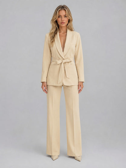 Genziana | Conjunto de Dos Piezas con Blazer de Cuello Chal y Cinturón
