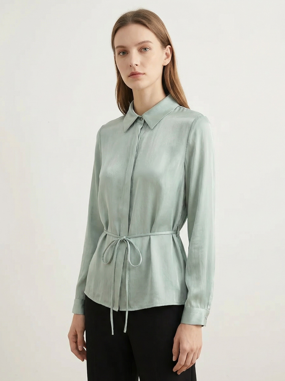 Blusa Semitransparente con Cuello de Solapa