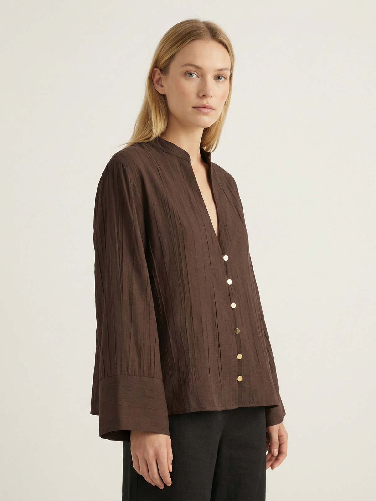 Blusa Abotonada con Cuello en V y Manga Ancha