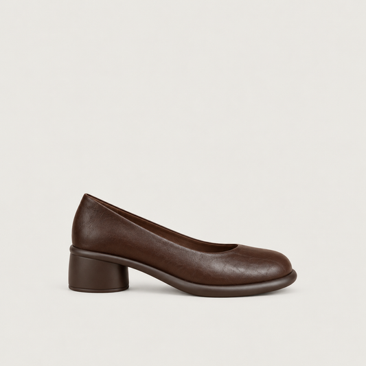 Cristina | Tacones de Bloque Premium — vista lateral sobre fondo gris cálido