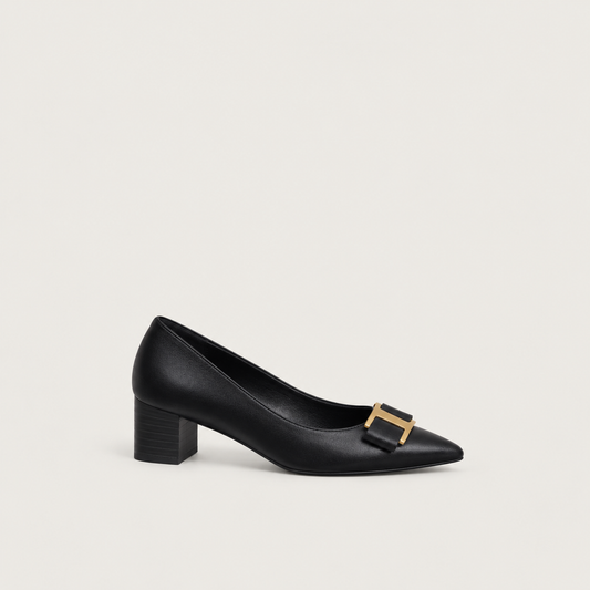 Lucía | Tacones de Cuero Punta Fina — vista lateral sobre fondo gris cálido