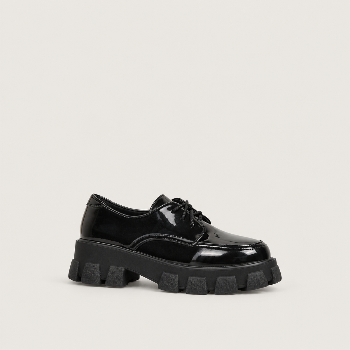 María | Zapatos de Plataforma Elegantes — vista lateral sobre fondo gris cálido