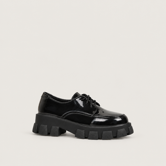 María | Zapatos de Plataforma Elegantes — vista lateral sobre fondo gris cálido