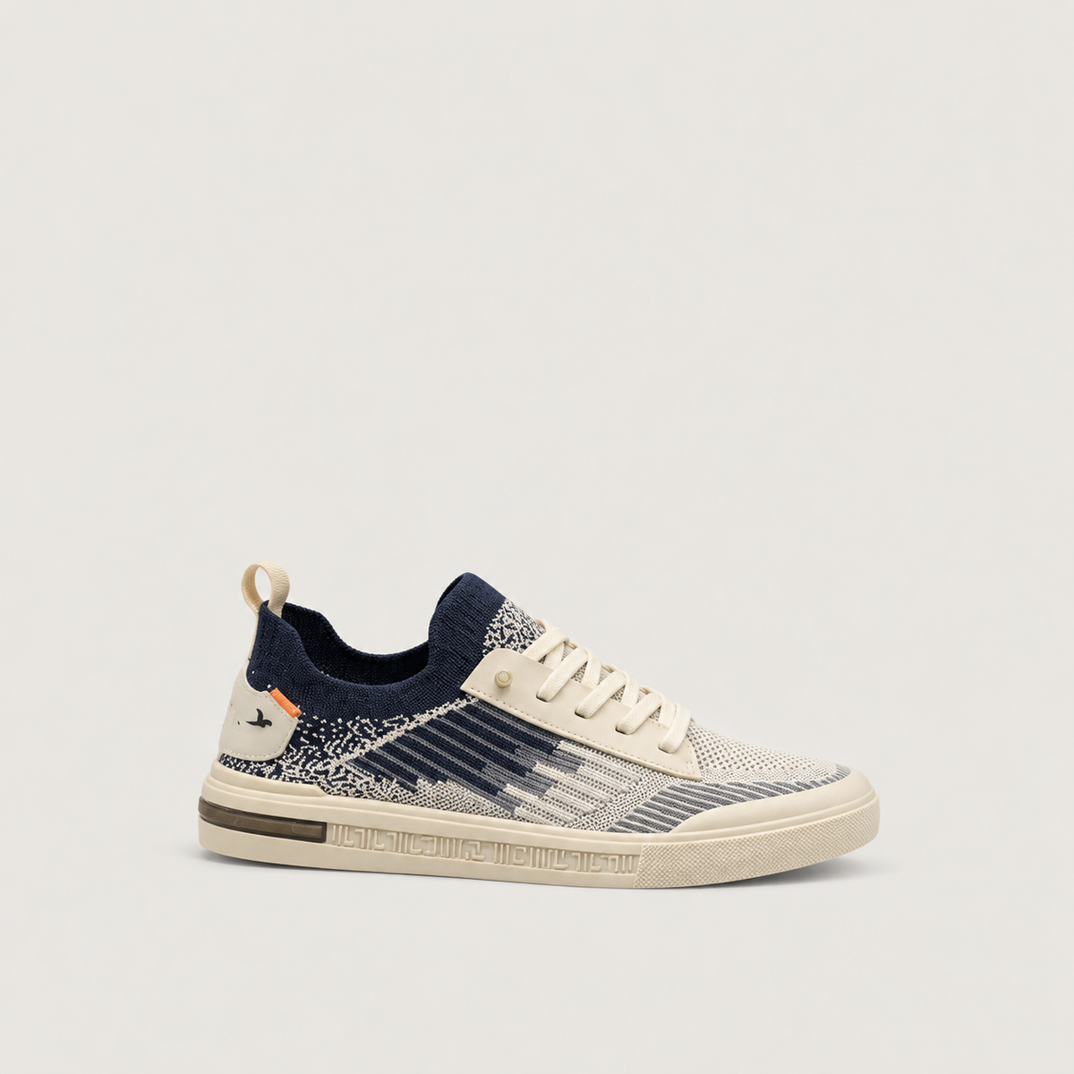 Sutone | Zapatillas de Punto — vista lateral sobre fondo gris cálido